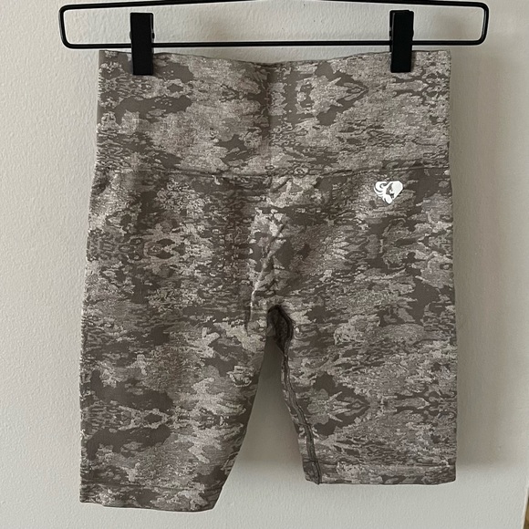 Camo Women’s Best Biker Short and Bra Set - Picture 4 of 5